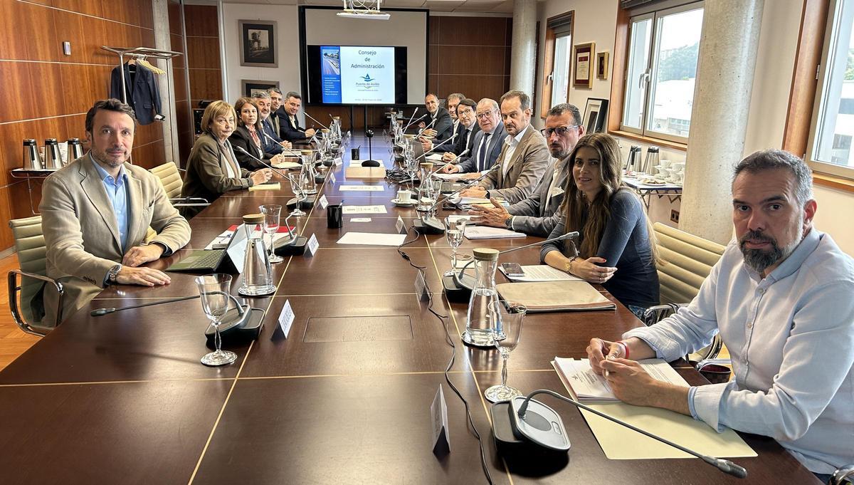 Un momento de la reunión del consejo de administración de la Autoridad Portuaria