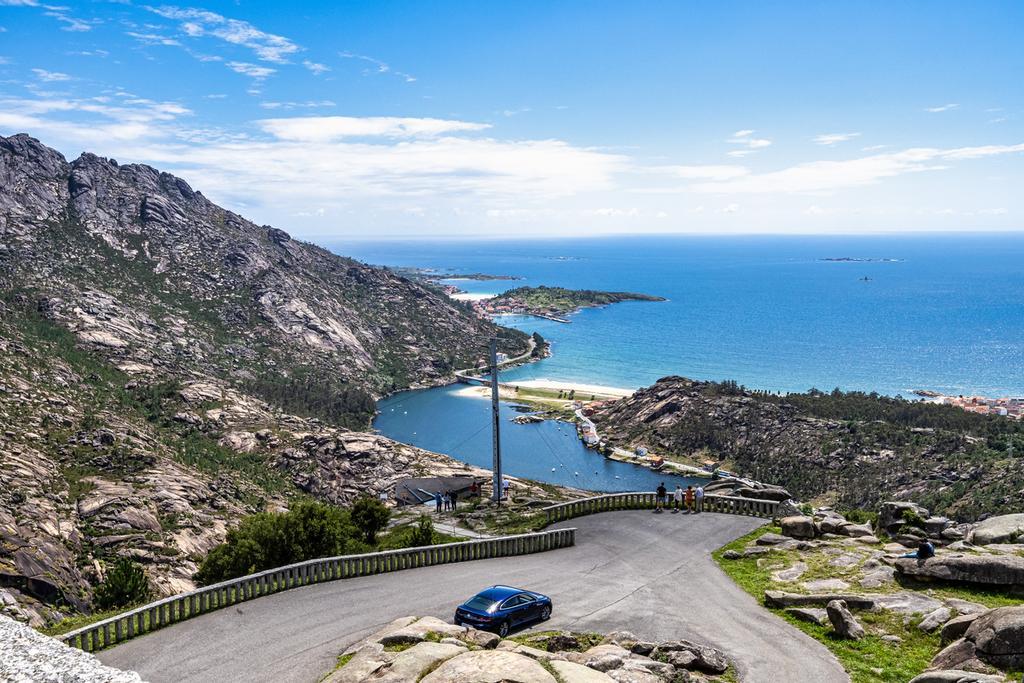 Plataforma de observación en la cascada de Ézaro.