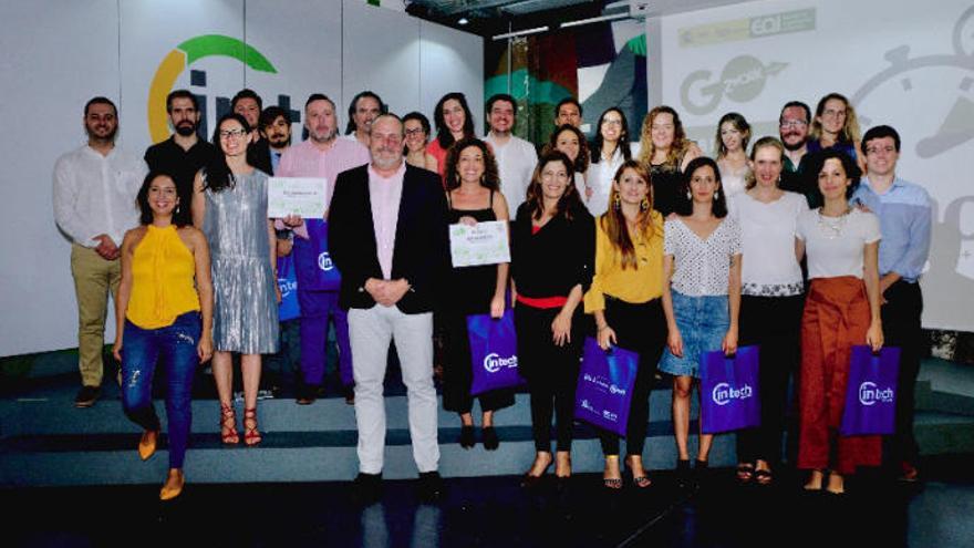 Foto de familia del Demoday del &#039;VI Edición del Programa Coworking&#039;.