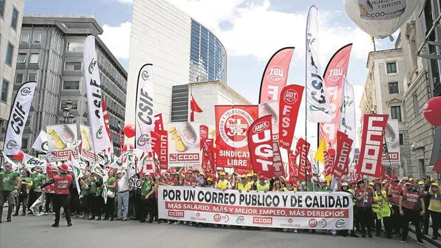 Correos vive la primera de las tres huelgas parciales en toda España