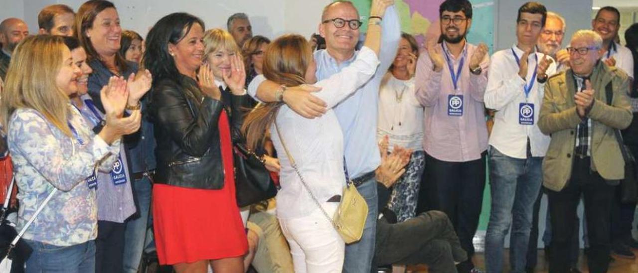 El alcalde celebrando los resultados en la noche electoral en la sede del PP. // Iñaki Osorio