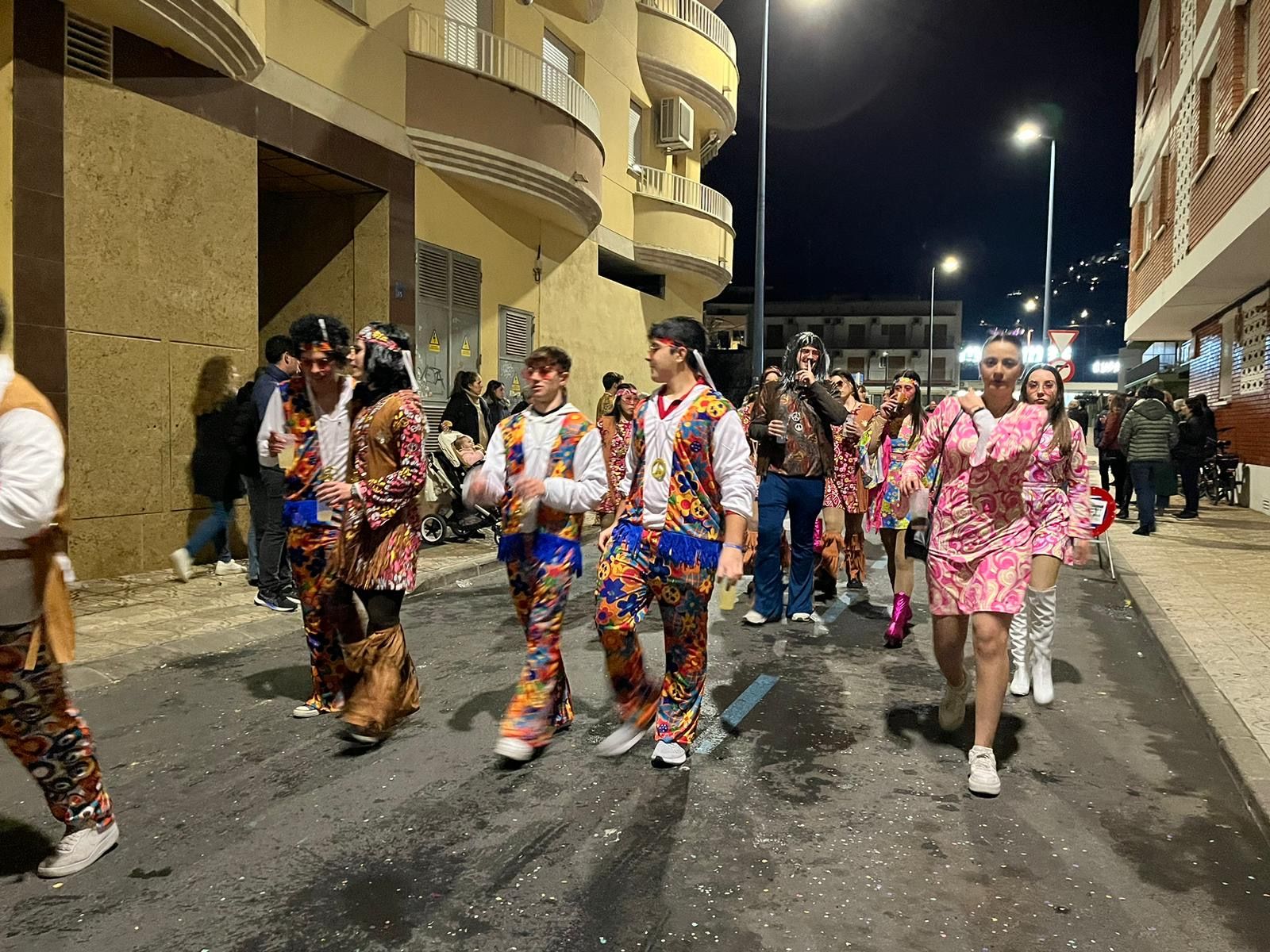 Peñíscola se llena de creatividad en el espectacular desfile de Carnaval