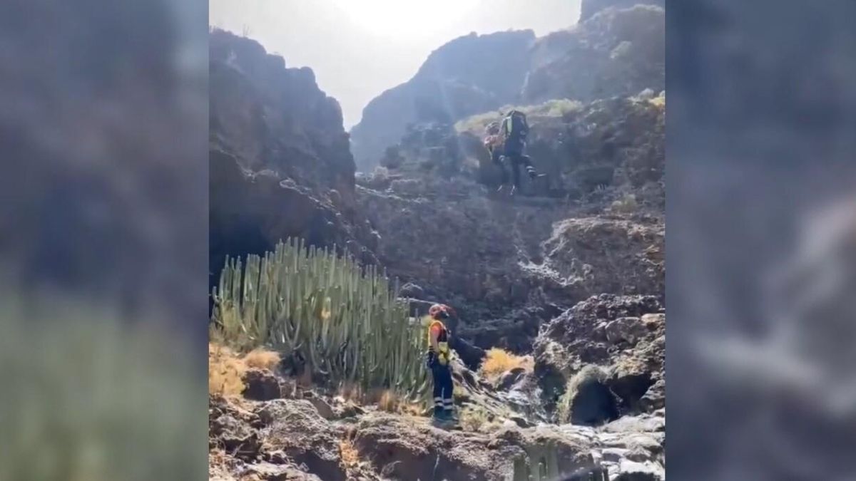 El momento en el que sacan el cuerpo de Jay Slater del Barranco de Masca