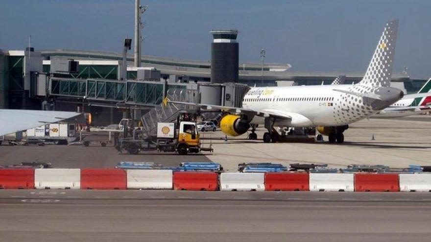 Vueling suspende unos 200 vuelos en El Prat