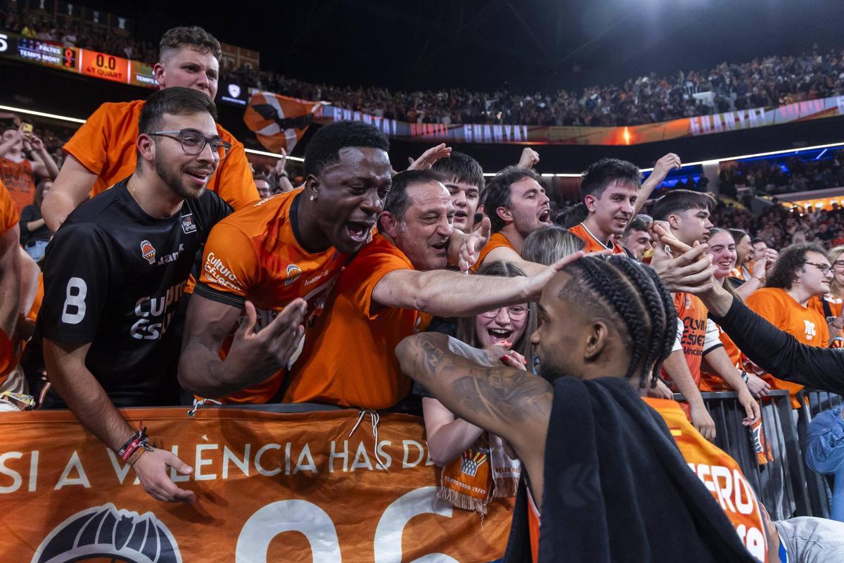 Fiesta en el Roig Arena: Las imágenes de la celebración taronja