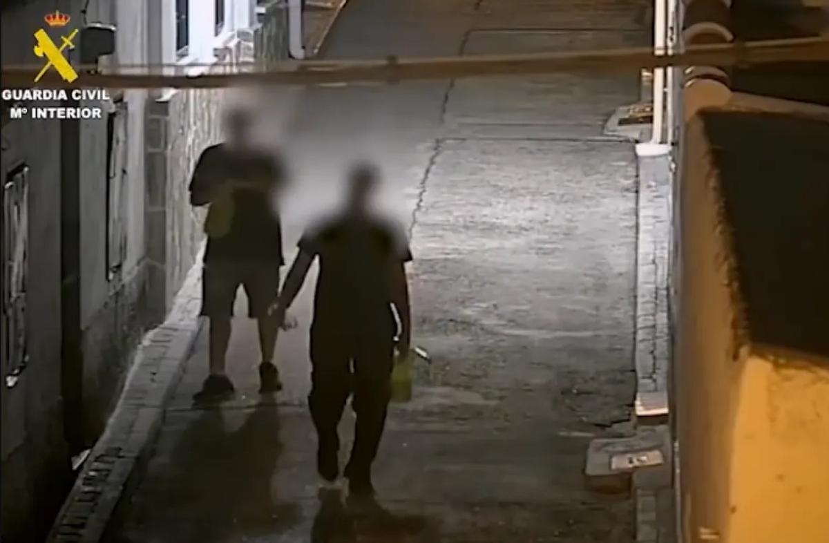 Dos de los detenidos en el momento de los hechos.