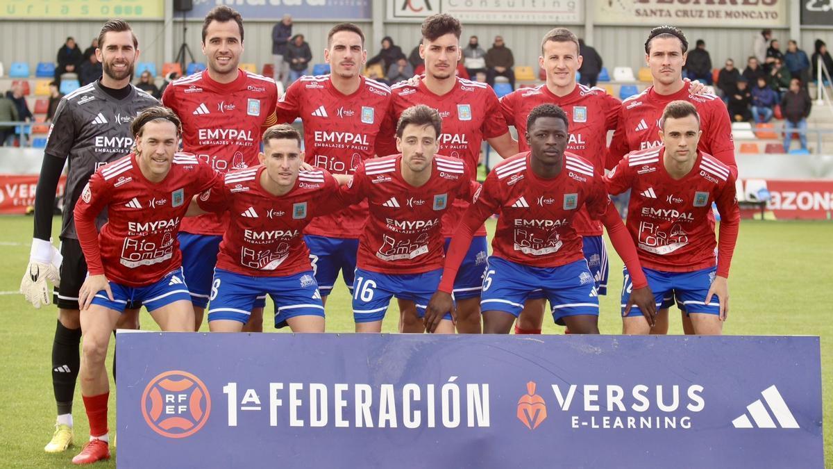 El once titular del Tarazona, antes del partido ante el Eldense.