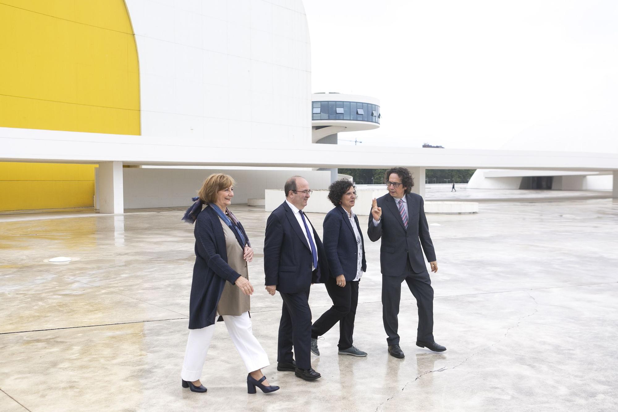 El Ministro de Cultura, Miquel Iceta, visita el Centro Niemeyer