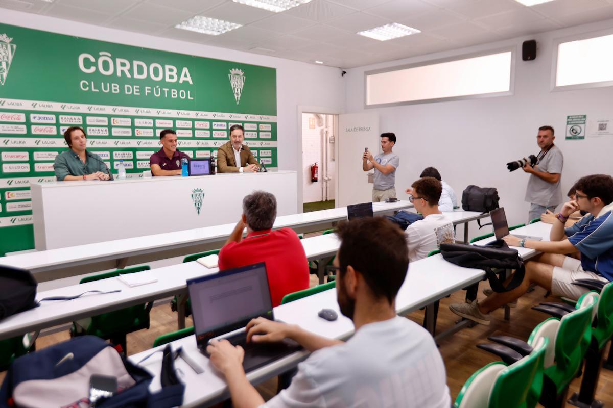 La presentación del jugador del Córdoba CF Diego Bri, en imágenes