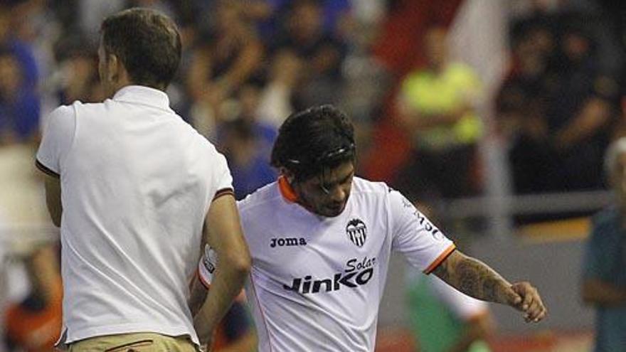 Djukic felicita a Banega, en el cambio por Jonas.