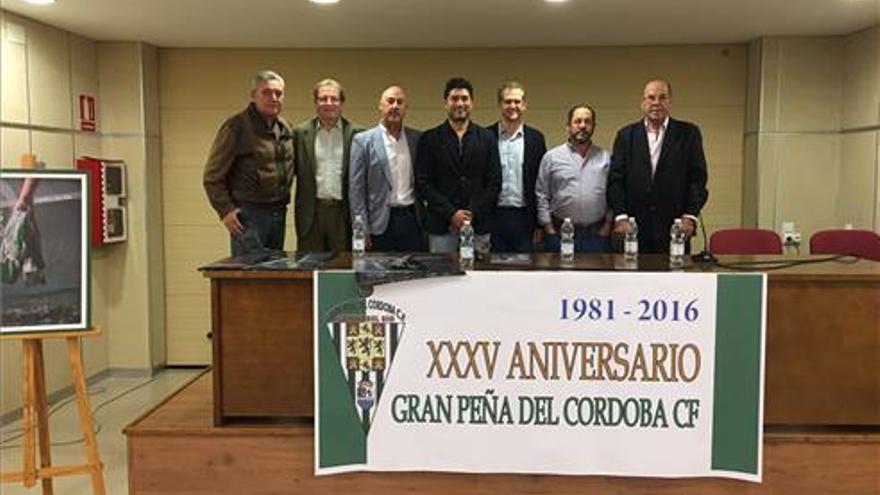 Leyendas blanquiverdes en el 35 aniversario de la Gran Peña del Córdoba en Castro