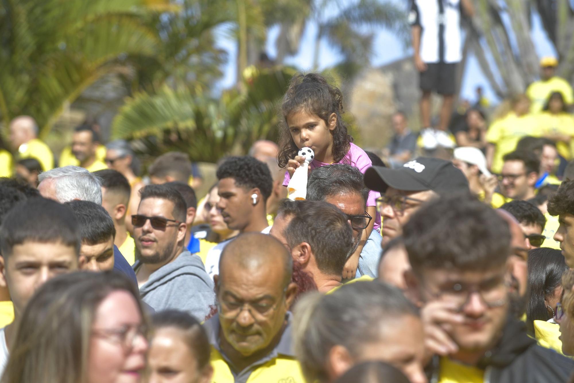 La afición recibe a la guagua de la UD Las Palmas en Fondos de Segura