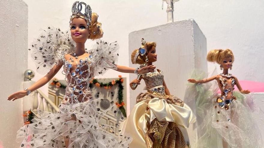 Barbie se va de Carnaval con una exposición de muñecas con diseños de reina