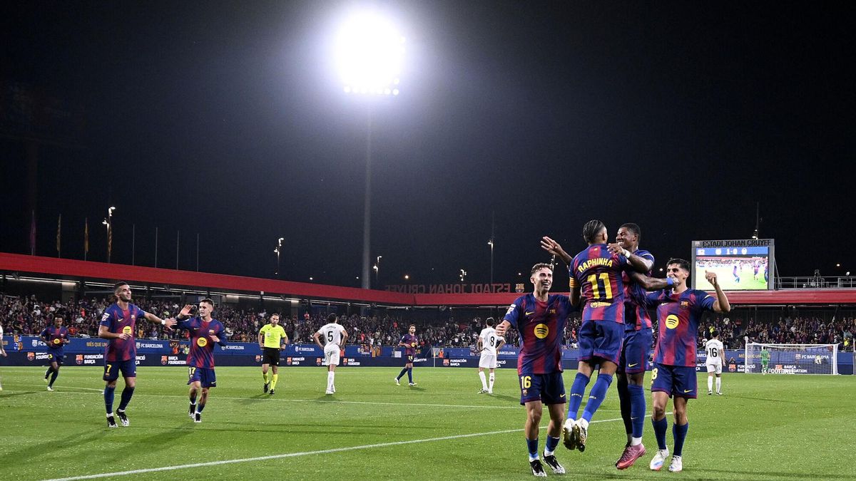 El Mundo Today | El Barça repartirá gafas virtuales en el Johan Cruyff para que parezca que se está en el Camp Nou