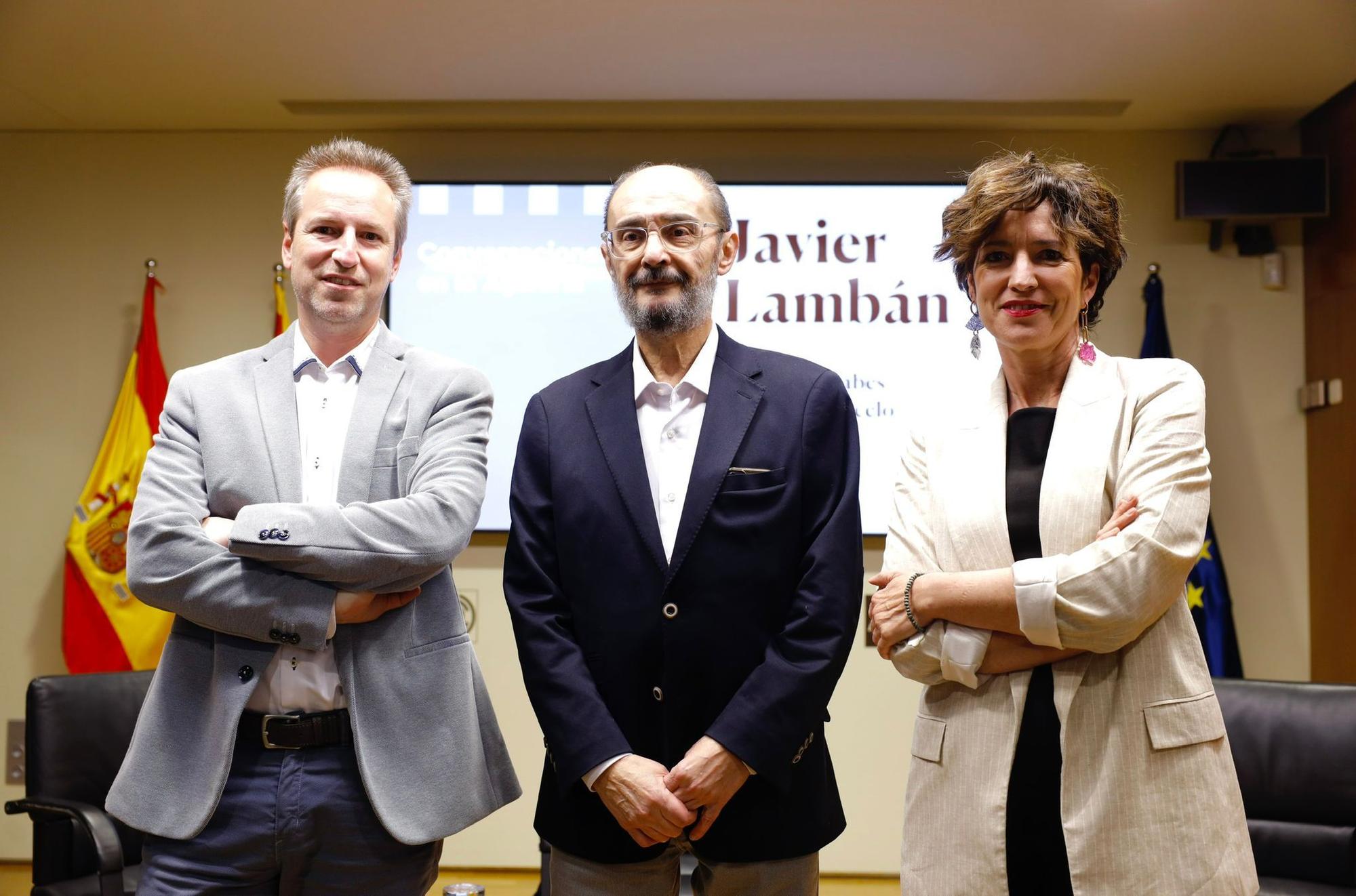 Javier Lambán conversa con Ricardo Barceló y Beatriz Barrabés