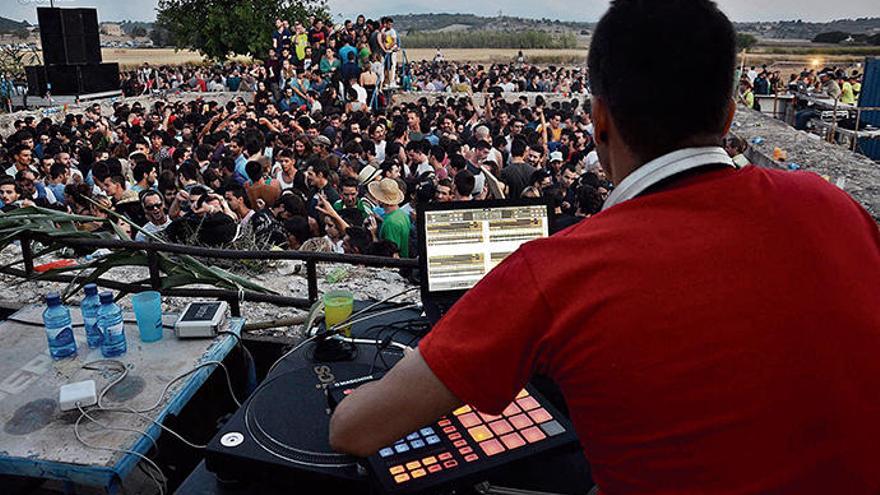 Hier geht es ab, bis die Sonne aufgeht - die Elektro-Bühne des Festivals.