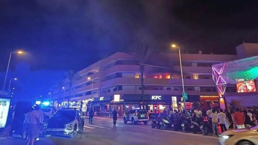 Incendio en Ibiza: arde  una vivienda en Platja d´en Bossa