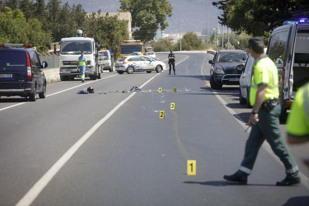 Muere un policía local al estrellarse en moto contra un coche en Son Sardina