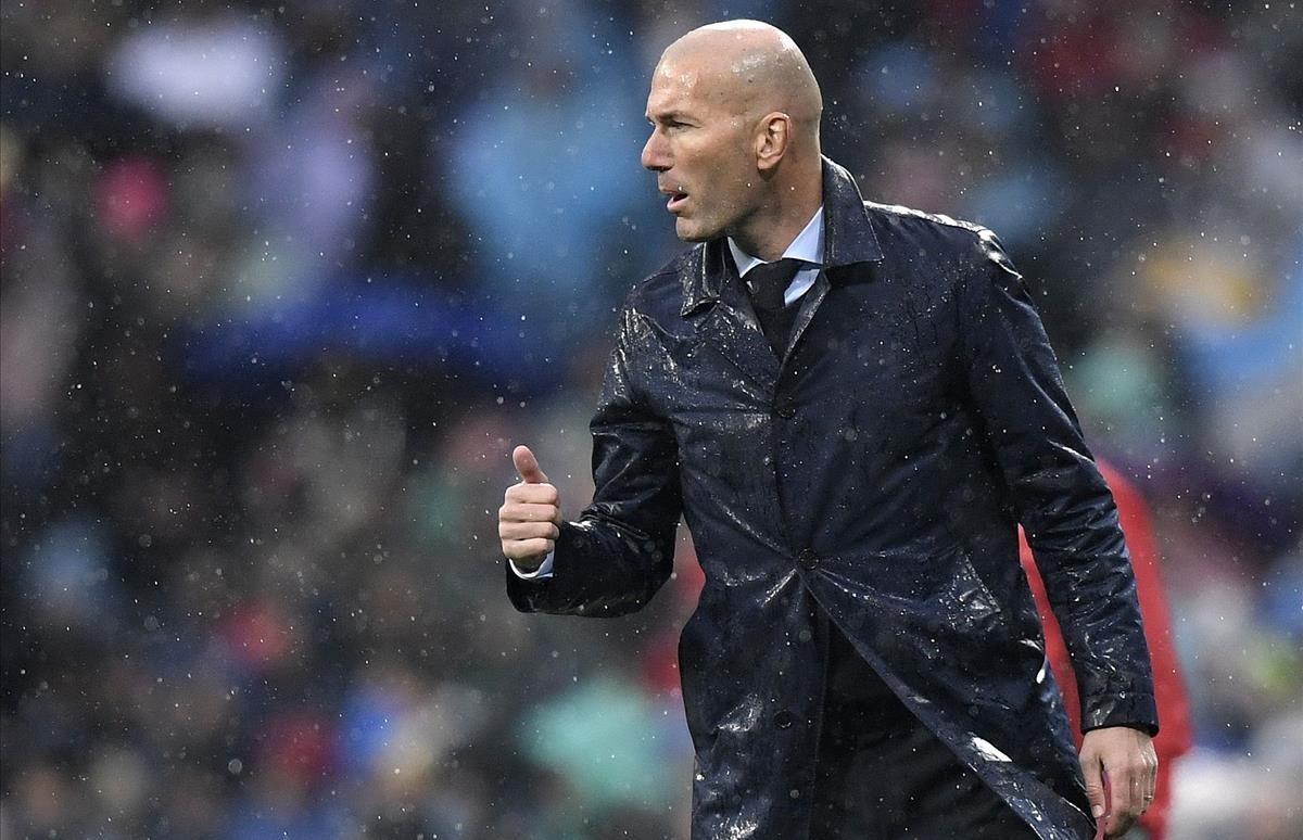 undefined41585209 real madrid s french coach zinedine zidane reacts during the180114200243