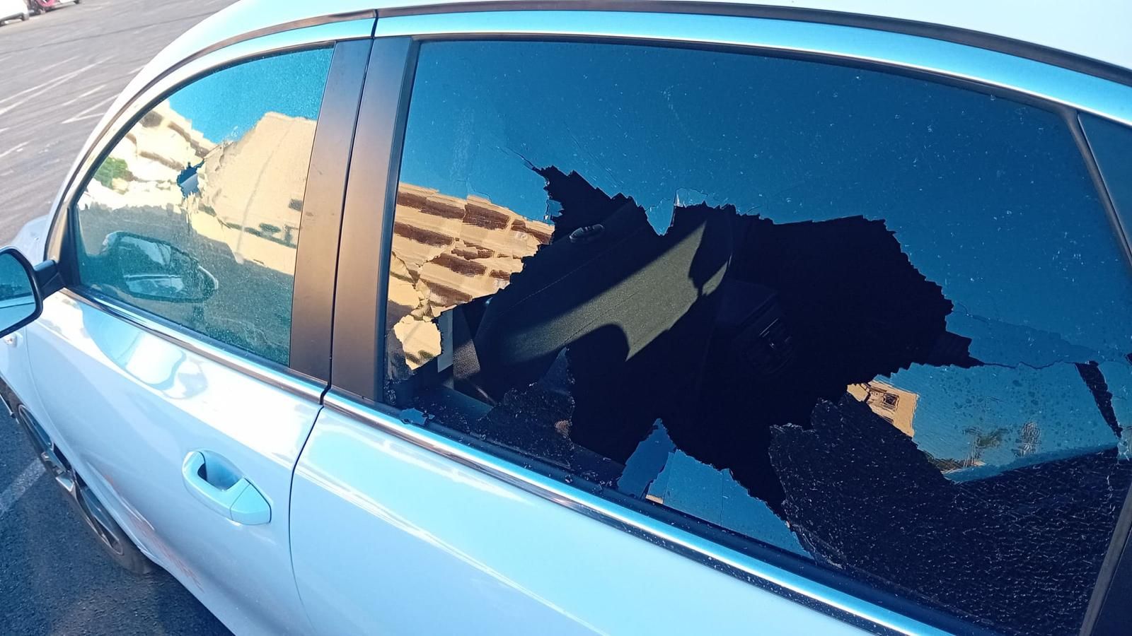 Coches de CICAR vandalizados en Costa Adeje