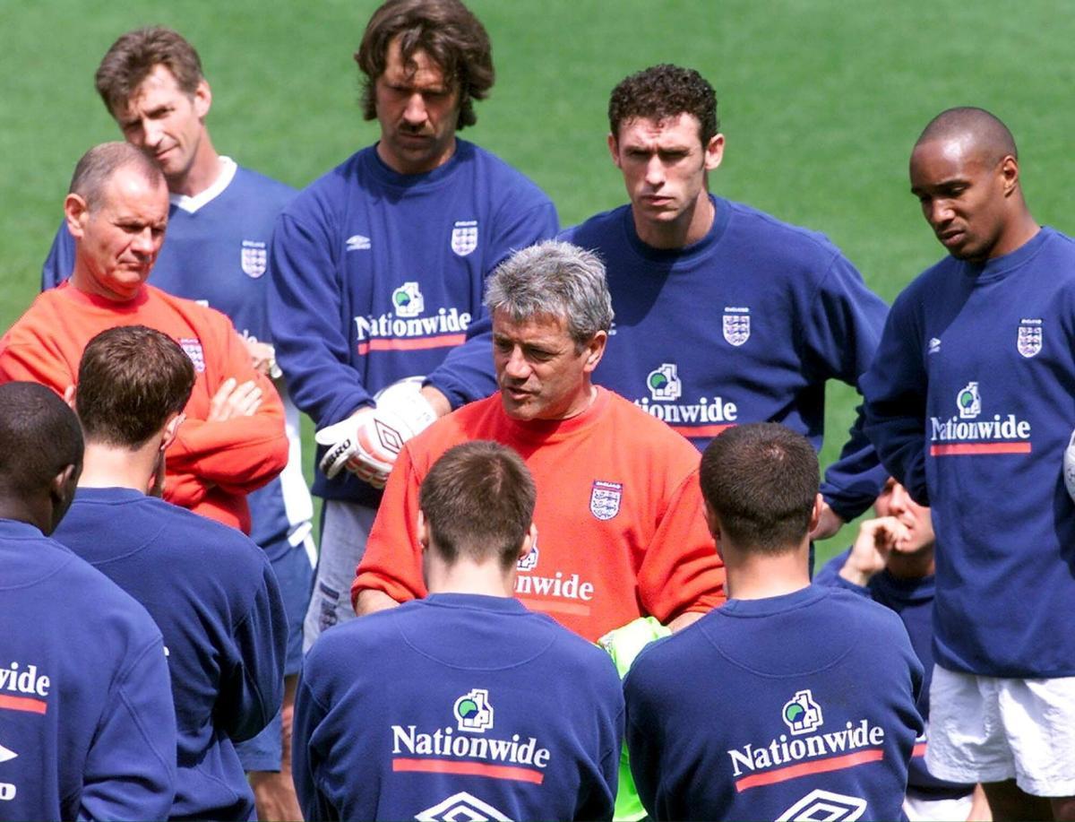 Spa (Belgium), 20/07/2026.- (FILE) - England coach Kevin Keegan gives instructions to his team during a training session for the Euro 2000 in Spa, Belgium, 14 June 2000 (re-issued 20 July 2026). Former Enngland player and manager died at the age of 75, according to a family statement on 20 July 2026. (Bélgica) EFE/EPA/Pascal George