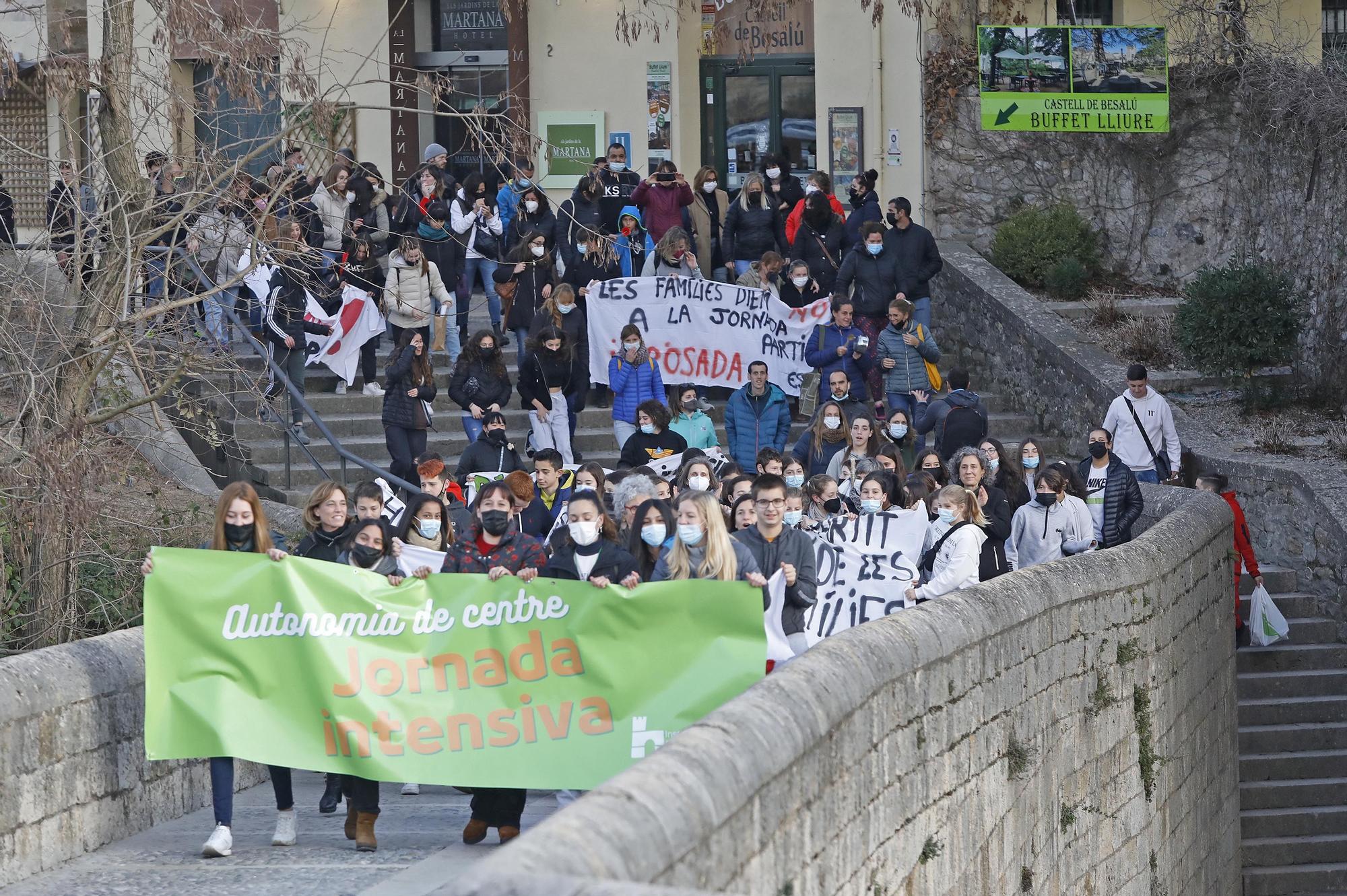 L’institut escola Salvador Vilarrasa de Besalú reivindica la jornada compacta