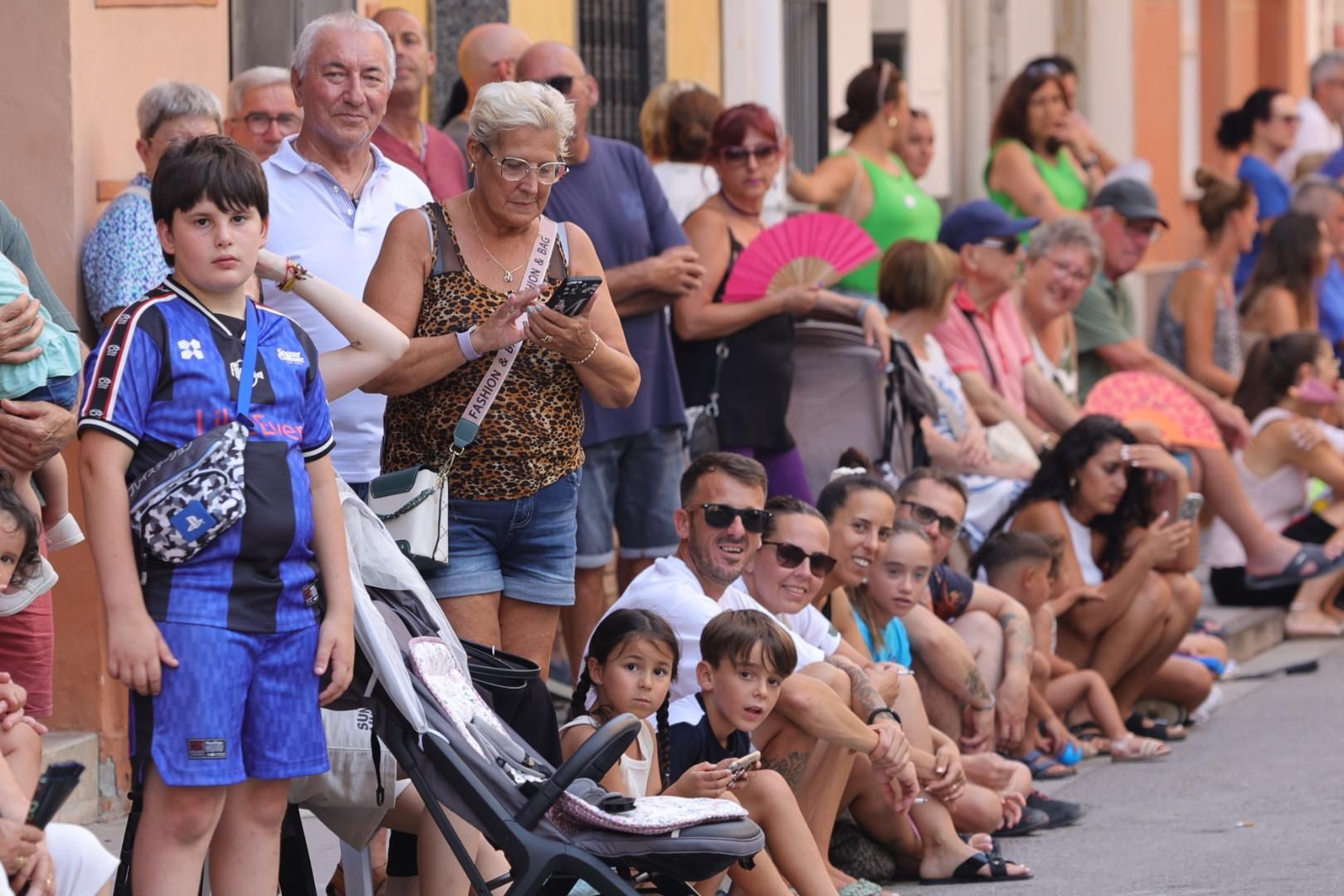 Galería | El Grau disfruta de su desfile de peñas