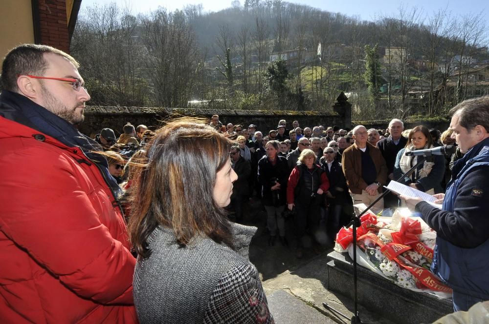 Homenaje al fundador del SOMA, Manuel Llaneza