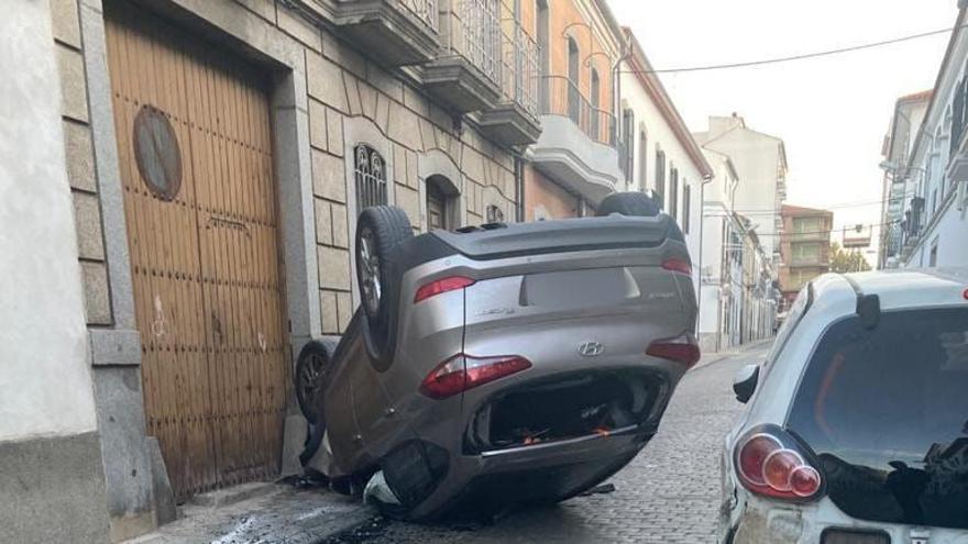 Aparatoso accidente sin heridos en una céntrica calle de Pozoblanco