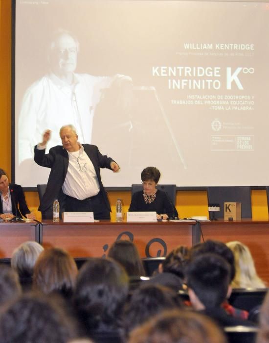 William Kentridge visita un instituto de Mieres