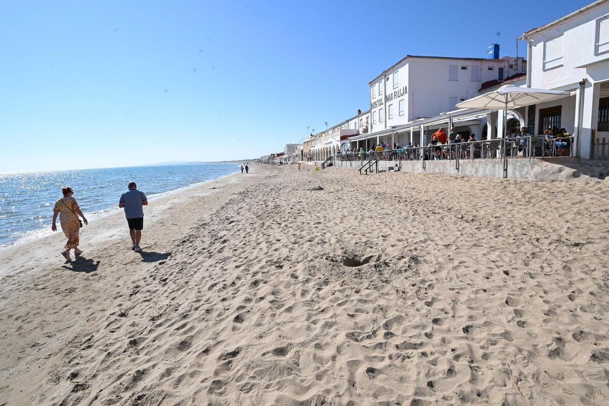En el Hostal Maruja comentan que hacía muchos años que no se veía tan cantidad de arena