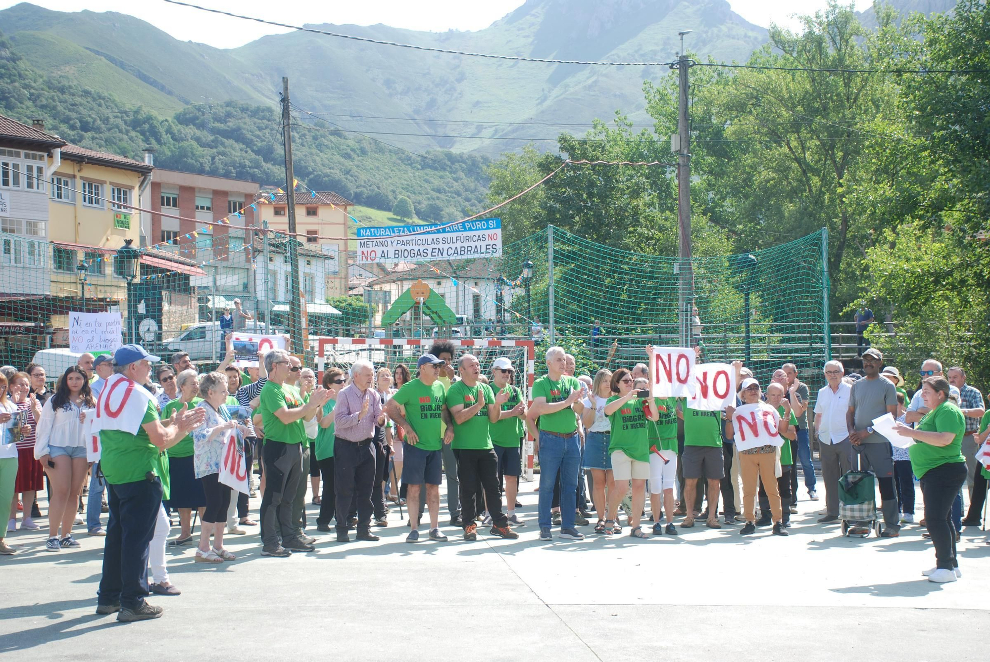 Manifestación contra la planta de biogás en Arenas de Cabrales