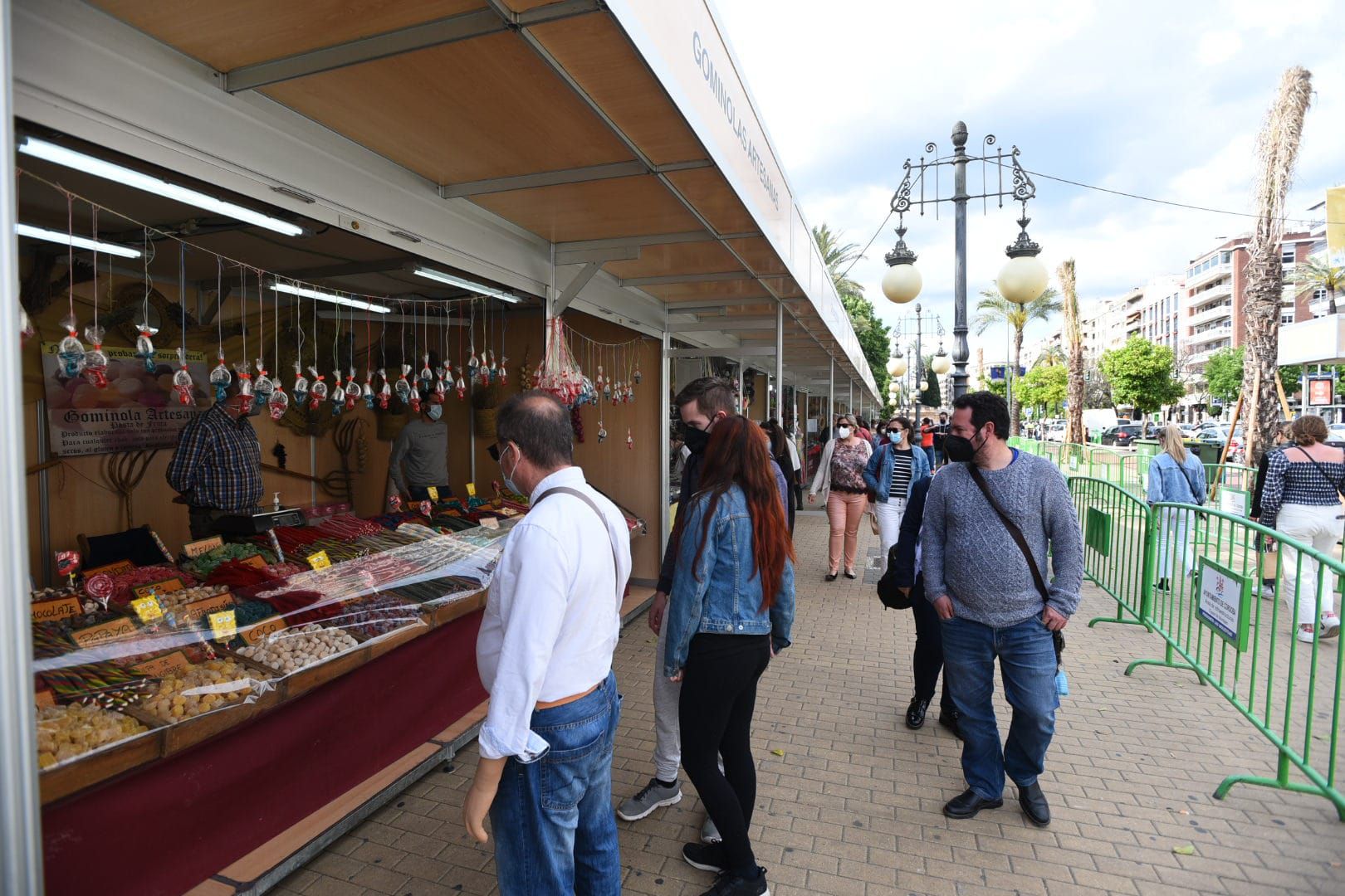 Abre el mercado de la Primavera en la Victoria