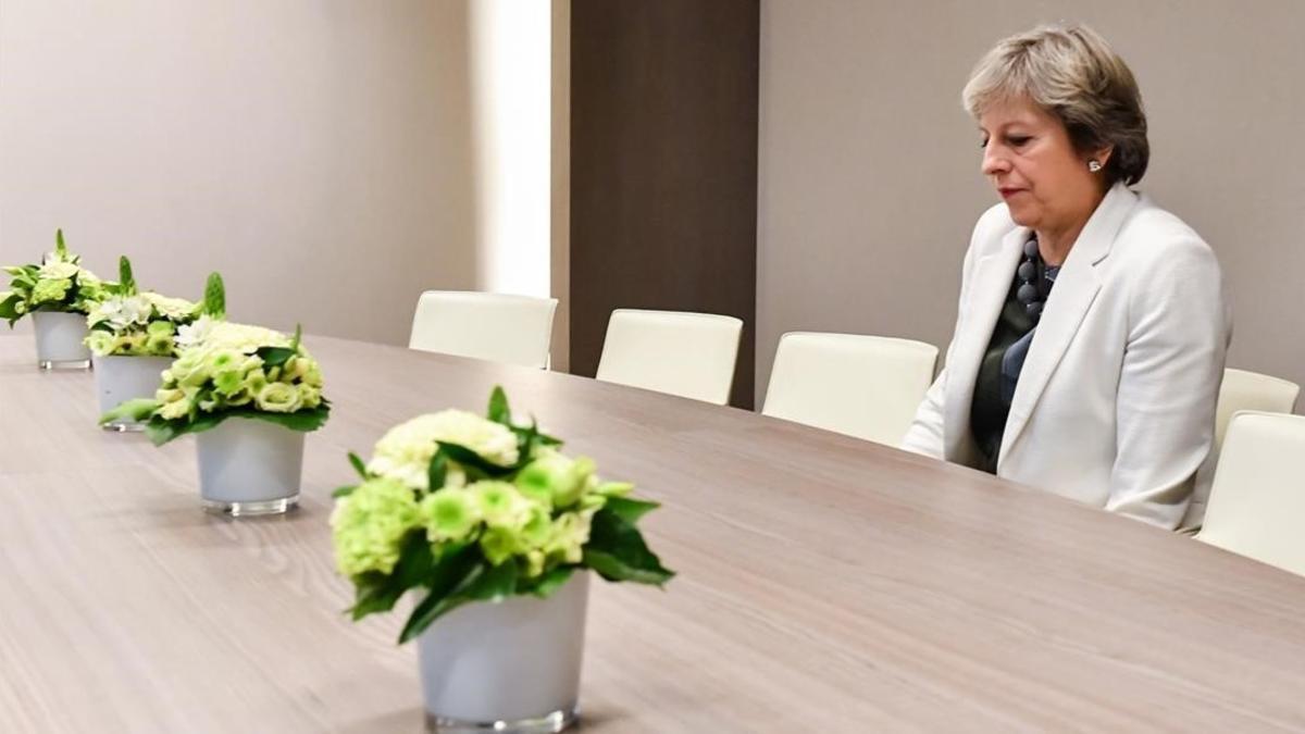 Theresa May, en uno de los momentos de la cumbre en Bruselas.