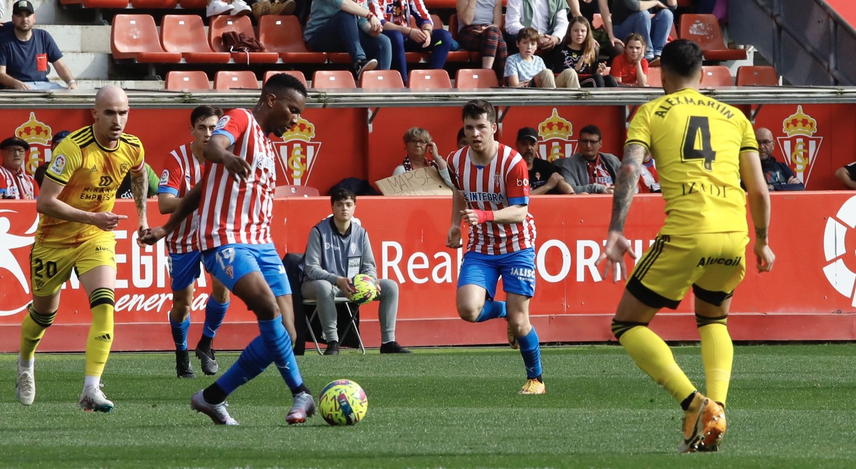 En imágenes: Así fue el partido entre Sporting y Mirandés en El Molinón