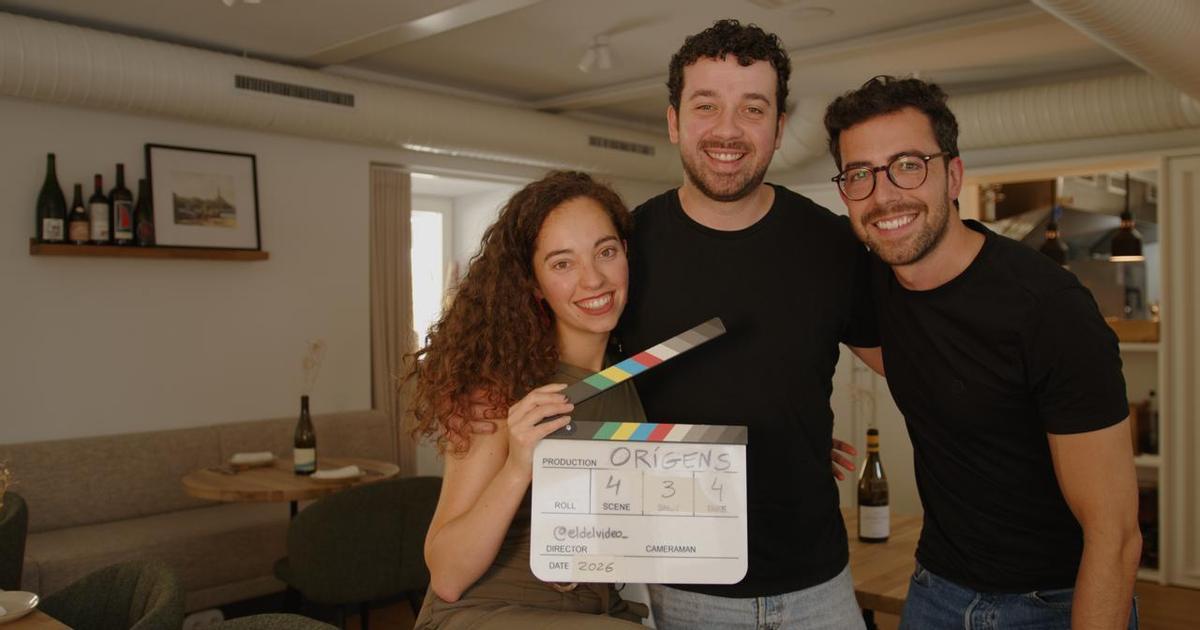 Sara e Dani, impulsores de Agocho do Bico, con Jaume Bernabeu.