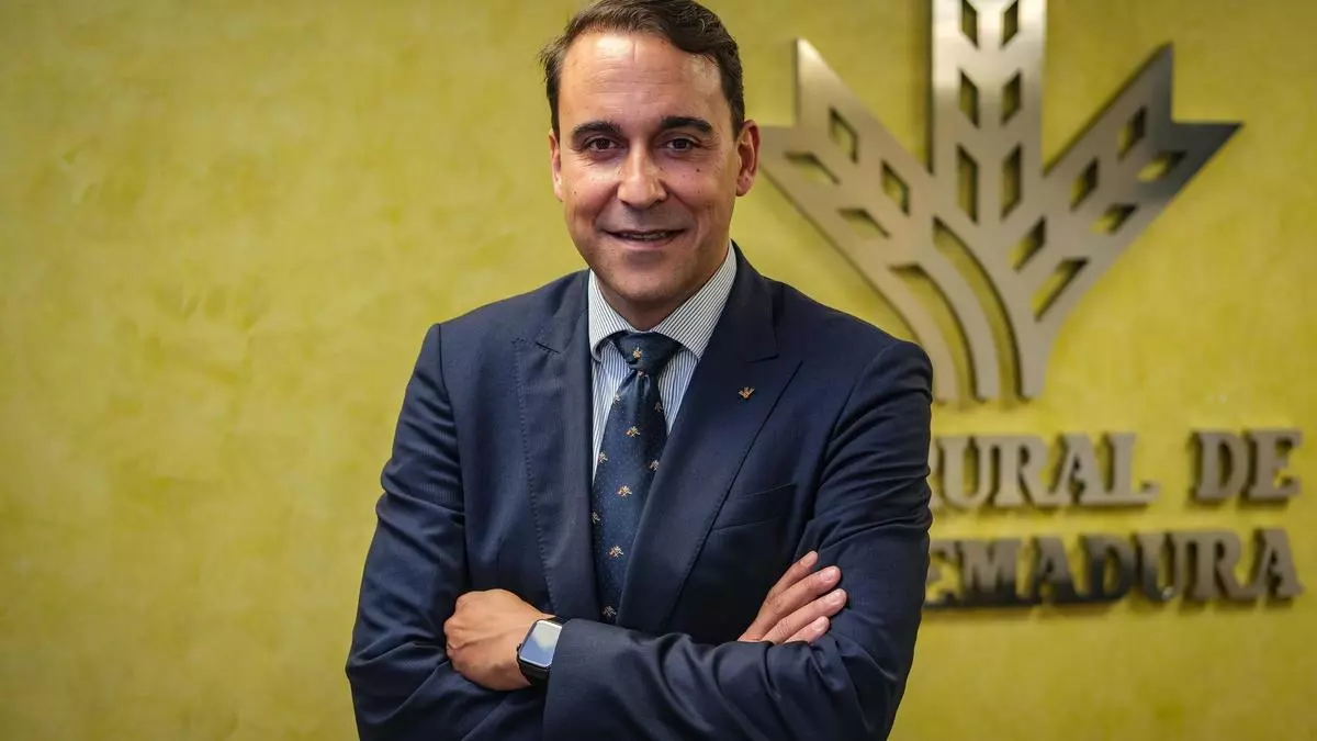 Juan Palacios: «Nuestro plan estratégico contempla diez oficinas nuevas, ocho de ellas en Cáceres»
