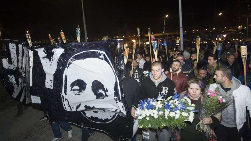 Homenaje de la Asociación Jimmy sempre con nós, a la que asistió la madre de Francisco Romero.