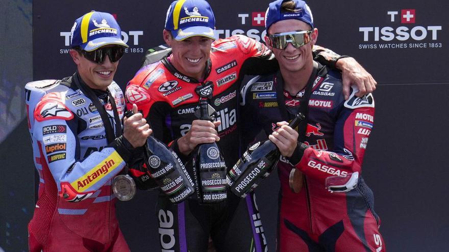 ‘Il Capitano’ Espargaró lidera a lo grande un podio con Márquez y Acosta