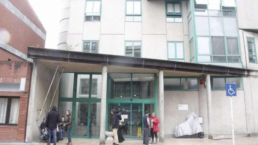 Fachada de la Casa del Mar, anterior centro de salud de Marín. // Santos Álvarez