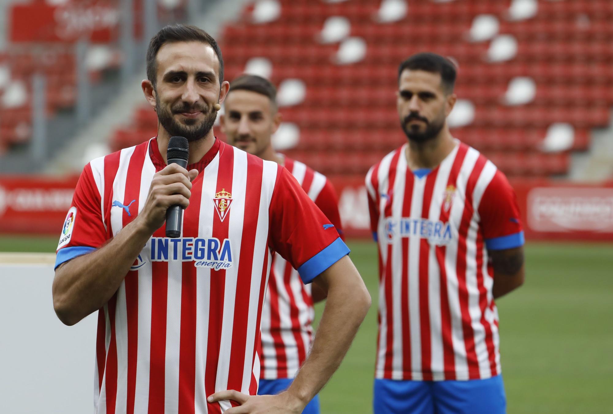 Masiva bienvenida al Grupo Orlegui en El Molinón