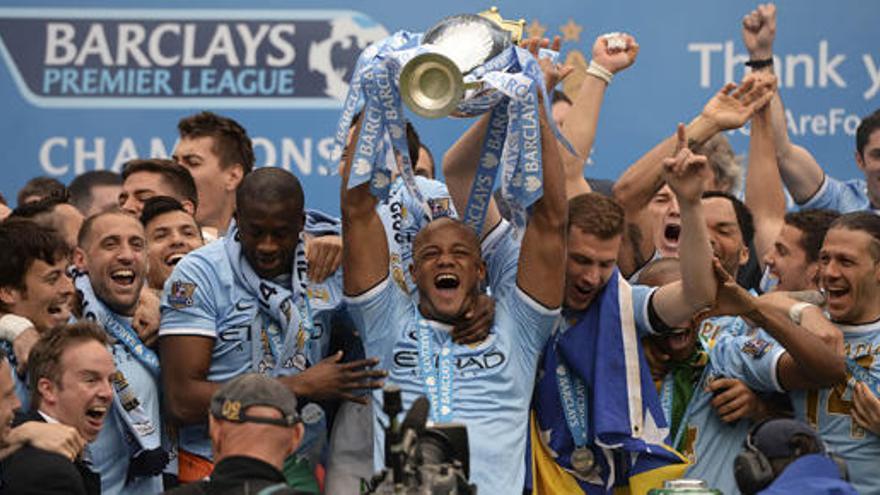 Los jugadores del Manchester City celebran el título liguero.
