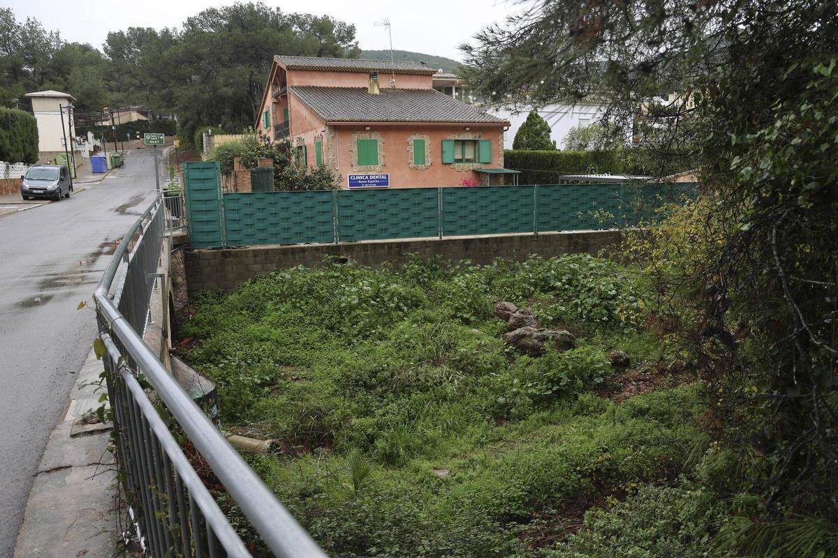 El barranco pegado a las viviendas.