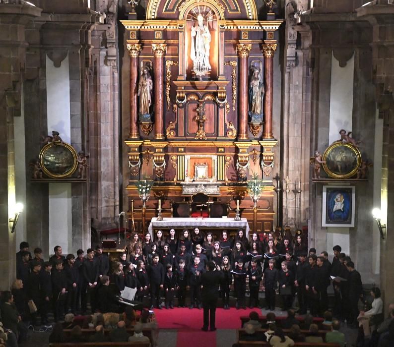 El Coro Infantil y Juvenil Cantabile interpreta villancicos clásicos y varias piezas de su disco 'Vinde velo neno. Nadal con Cantabile' en su tradicional Concerto de Nadal.