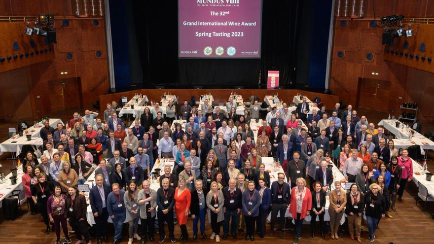 Jurado de expertos que valoró los vinos en Mundus Vini.