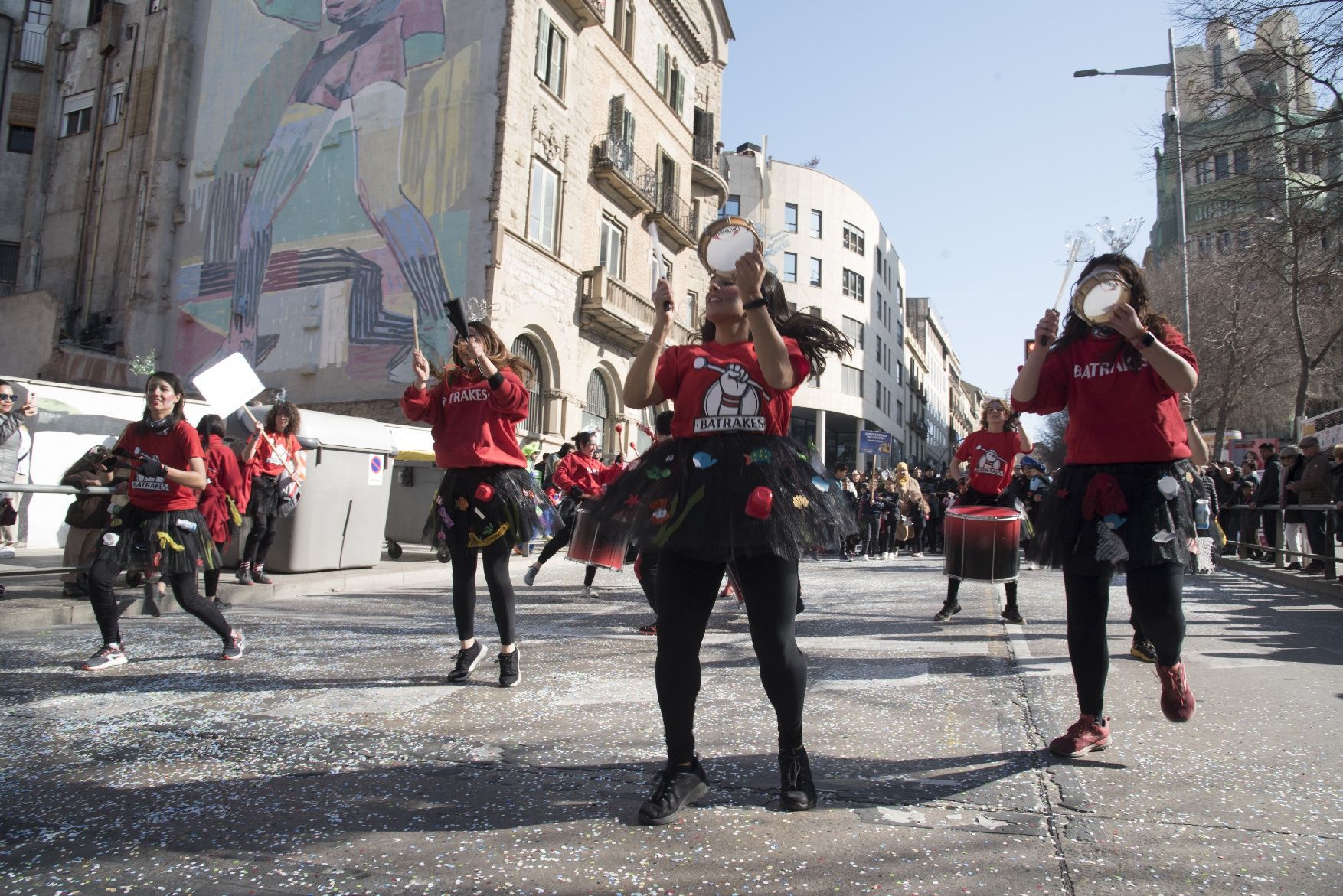 El Carnaval de Manresa recupera la seva màxima esplendor amb una marea d’infants