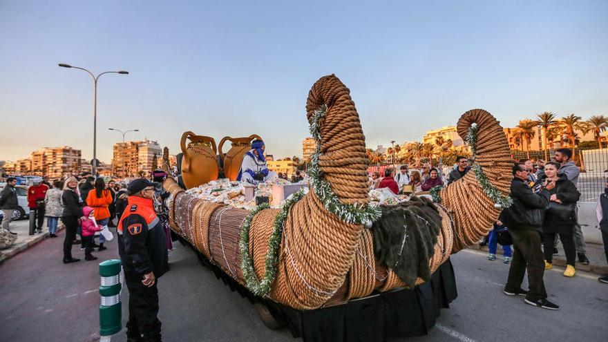 Fantasía y tradición en la Cabalgata de Reyes Magos de Orihuela