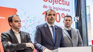 Albert Tort, Albert Dalmau y Xavier Amor (Govern) en febrero cuando presentaron los objetivos en fibra óptica.