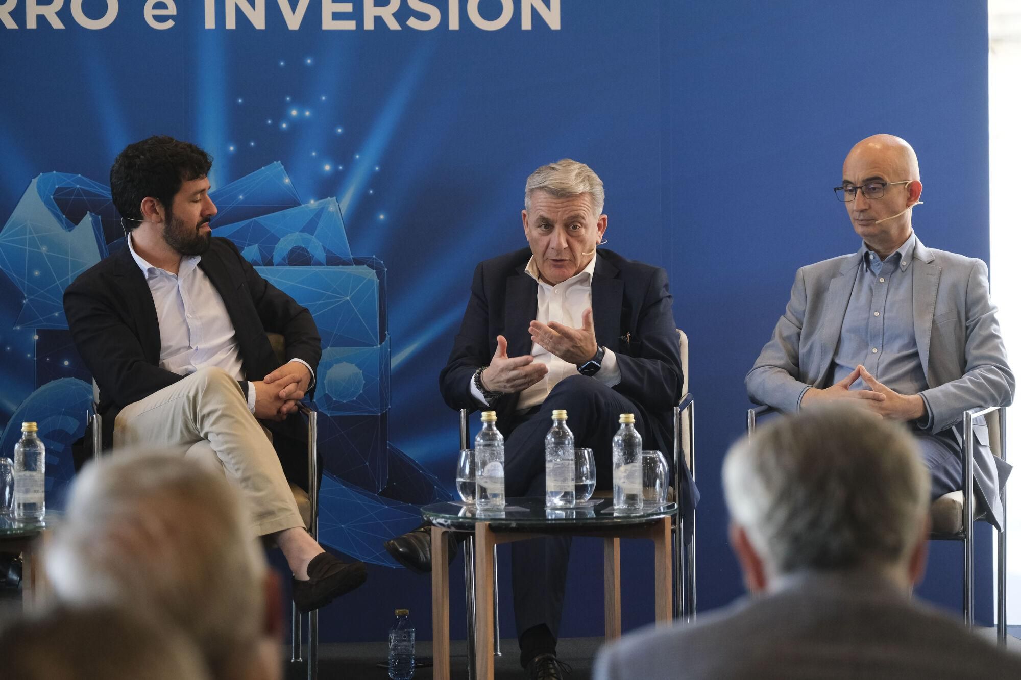 Expertos reunidos por La Opinión apuestan por el conocimiento financiero para superar los actuales tiempos de incertidumbre
