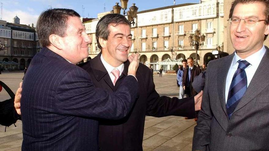 Francisco Vázquez, Francisco Álvarez-Cascos y Alberto Núñez Feijóo, en el convenio de febrero de 2004.
